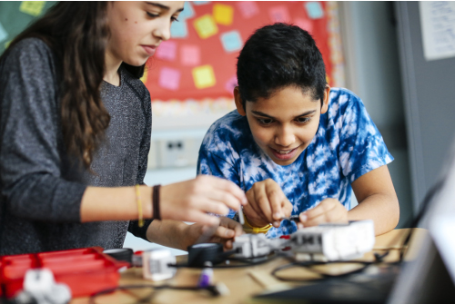 STEM with DIY Hardware Courses
